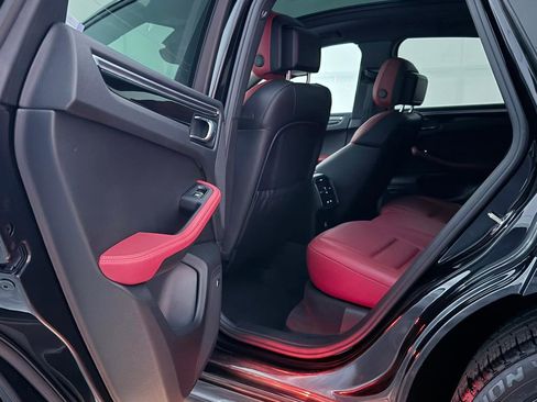 Used 2018 Porsche Macan GTS image 25