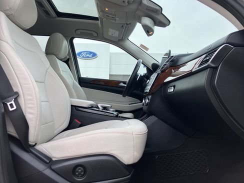 Used 2017 Mercedes-Benz GLS 450 4MATIC image 40