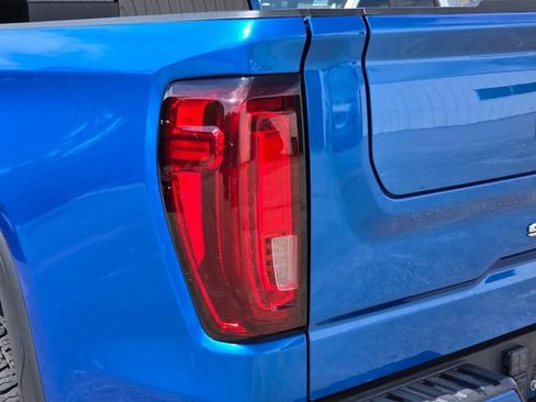 Used 2023 GMC Sierra 1500 AT4 w/ AT4 Premium Package AWD/4WD image 7