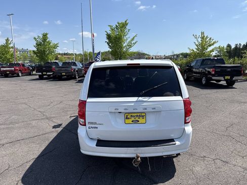 Used 2017 Dodge Grand Caravan SE FWD image 7