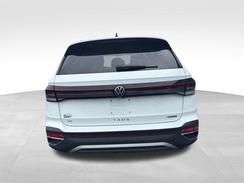 Used 2025 Volkswagen Taos SE AWD/4WD image 9