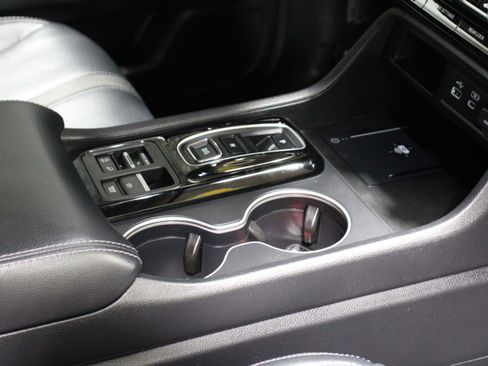 Used 2025 Honda Pilot Touring image 7