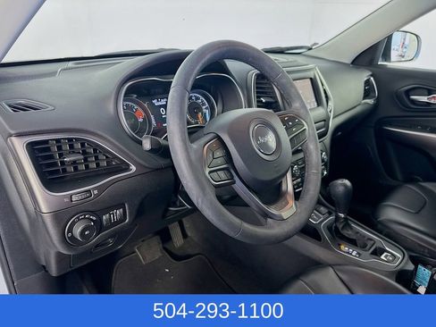 Used 2020 Jeep Cherokee Latitude Plus FWD image 11