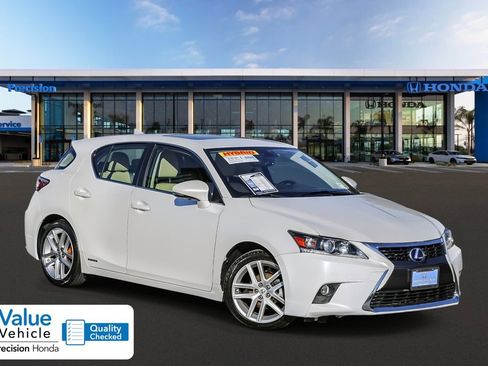 Used 2017 Lexus CT 200h image 1