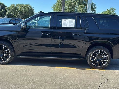 Used 2021 Chevrolet Suburban RST w/ Luxury Package RWD image 4