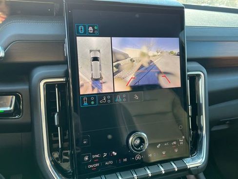 Used 2025 GMC Yukon Denali image 32