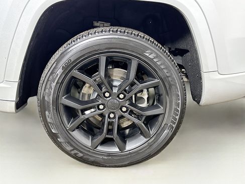 Used 2024 Jeep Grand Cherokee Limited 4xe image 31