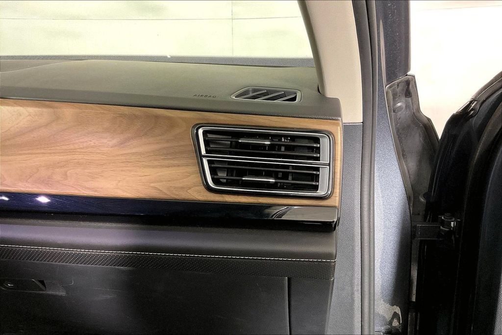 Used 2024 Volkswagen Atlas SE FWD image 16