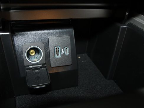 Used 2024 Ford Explorer ST-Line w/ Class IV Trailer Tow Package AWD/4WD image 18
