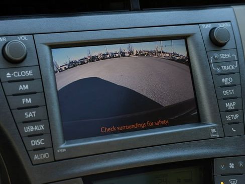 Used 2015 Toyota Prius Four image 12