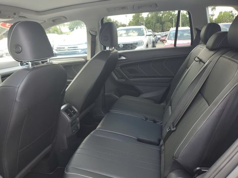 Certified 2023 Volkswagen Tiguan SE w/ Panoramic Sunroof Package FWD image 16