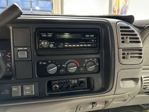 Used 1998 Chevrolet Silverado 2500 4x4 Extended Cab w/ Preferred Equipment Group 2 image 39