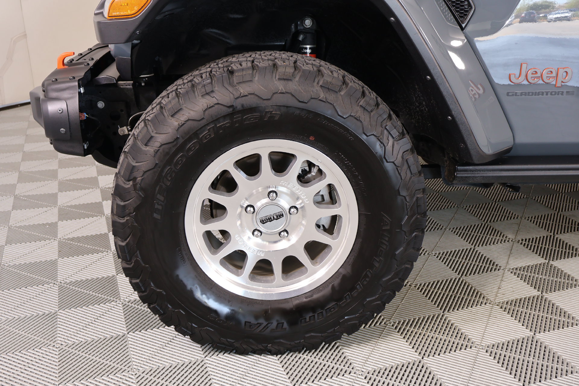 Used 2025 Jeep Gladiator Mojave w/ Steel Bumper Group AWD/4WD image 16
