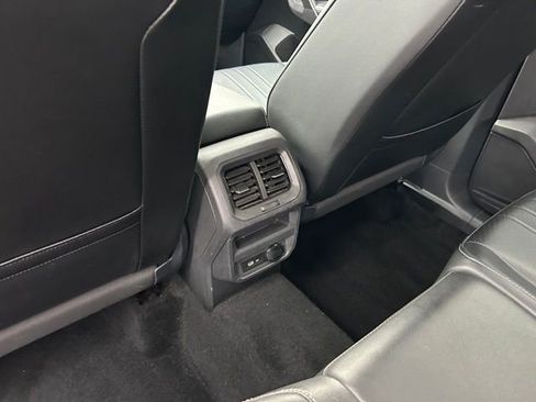Used 2024 Volkswagen Tiguan SE FWD image 19