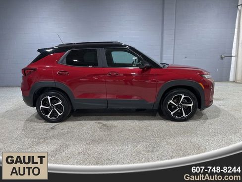 Used 2021 Chevrolet TrailBlazer RS w/ Sun and Liftgate Package image 2