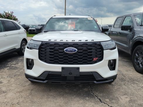 Used 2025 Ford Explorer ST w/ Sun And Sound Package RWD image 2
