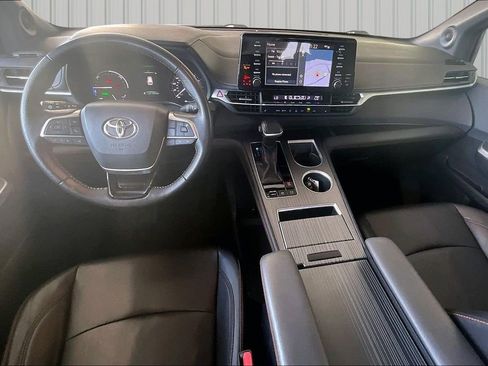 Used 2021 Toyota Sienna XSE w/ XSE Plus Package FWD image 6