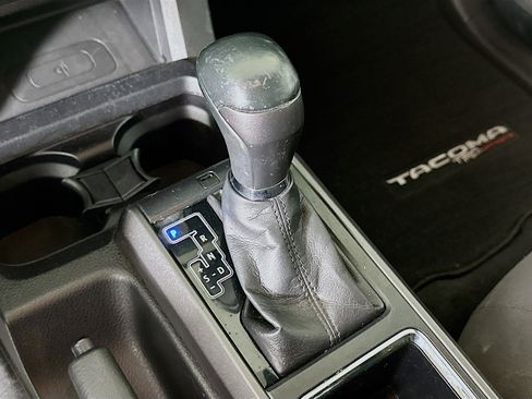 Used 2017 Toyota Tacoma TRD Off-Road image 24