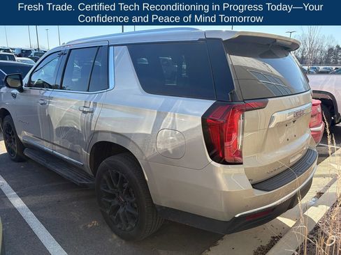 Used 2023 GMC Yukon SLT image 2