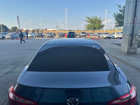 Used 2019 Toyota Corolla LE FWD image 14