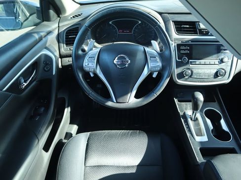Used 2017 Nissan Altima 2.5 SR w/ Midnight Edition Package FWD image 5