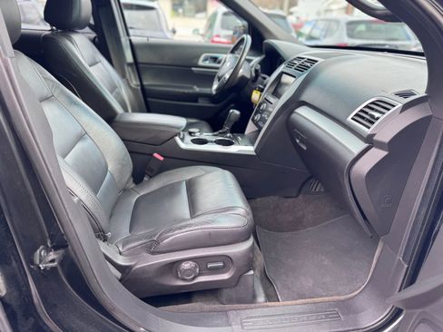 Used 2015 Ford Explorer XLT w/ Equipment Group 202A image 16