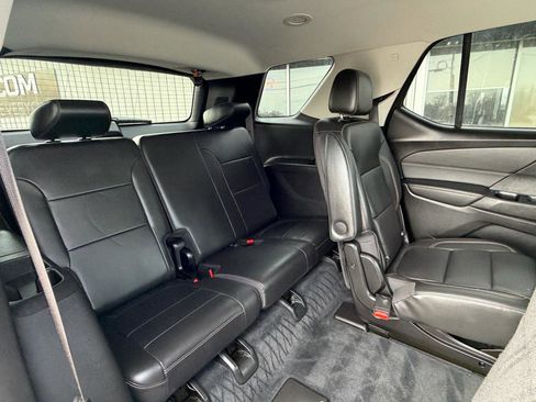 Used 2021 Chevrolet Traverse LT image 19