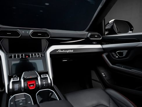 Used 2019 Lamborghini Urus AWD/4WD image 40