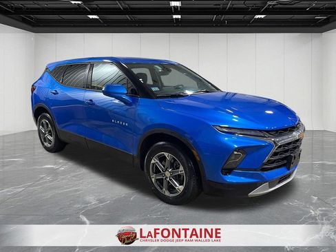 Used 2025 Chevrolet Blazer LT image 3