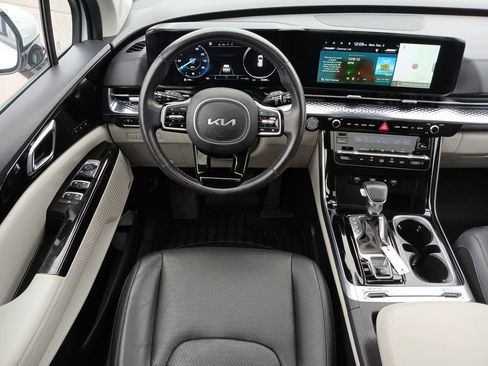 Used 2024 Kia Carnival SX Prestige image 12