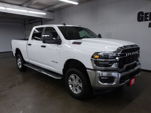 Used 2026 RAM 2500 Big Horn AWD/4WD image 4