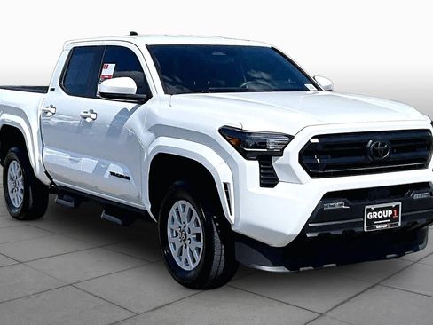 Used 2025 Toyota Tacoma SR5 AWD/4WD image 2