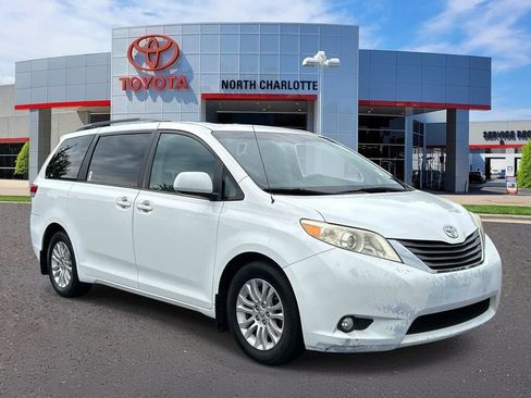 Used 2012 Toyota Sienna XLE FWD image 1