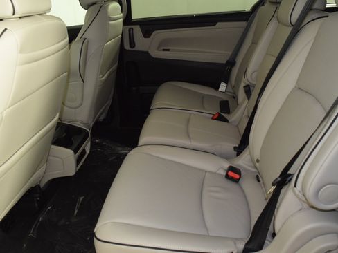 New 2026 Honda Odyssey Touring image 15