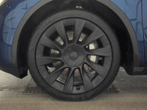 Used 2023 Tesla Model Y Long Range image 29