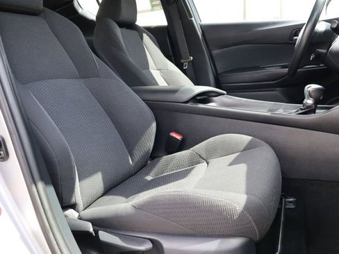 Used 2018 Toyota C-HR XLE FWD image 24