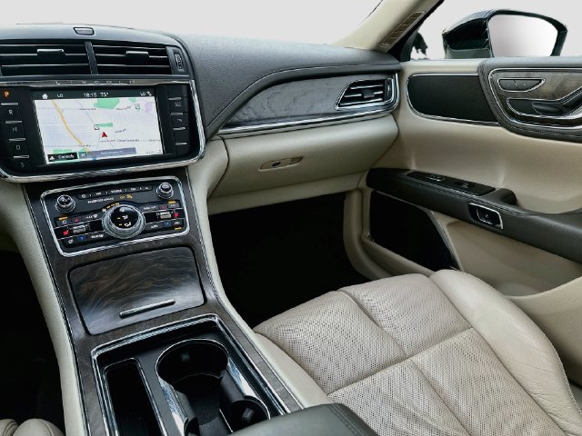 Used 2018 Lincoln Continental Select w/ Continental Climate Package AWD/4WD image 26