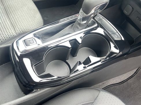 Used 2025 Chevrolet Trax LT w/ Driver Confidence Package image 28