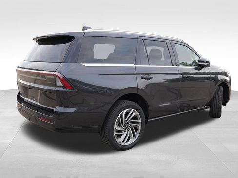 Used 2025 Lincoln Navigator Reserve AWD/4WD image 3