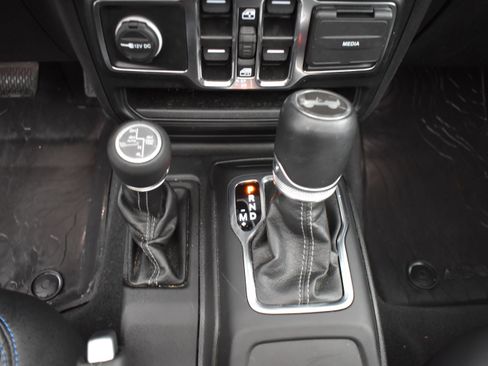 Used 2024 Jeep Wrangler High Altitude AWD/4WD image 10
