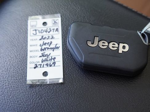 Used 2022 Jeep Wrangler Unlimited Sahara w/ Cold Weather Group AWD/4WD image 37