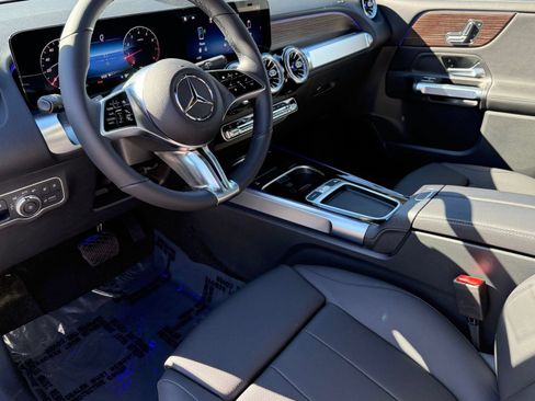 Used 2026 Mercedes-Benz GLB 250 image 4