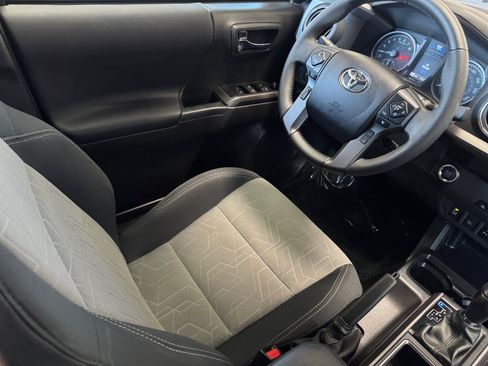 Used 2022 Toyota Tacoma TRD Sport w/ Technology Package RWD image 19
