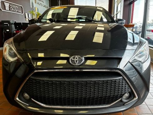 Used 2020 Toyota Yaris XLE FWD image 70