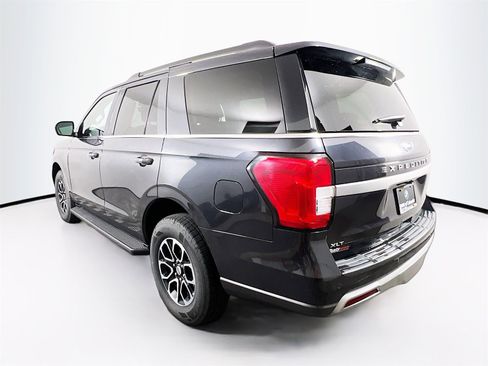 Used 2024 Ford Expedition XLT image 5