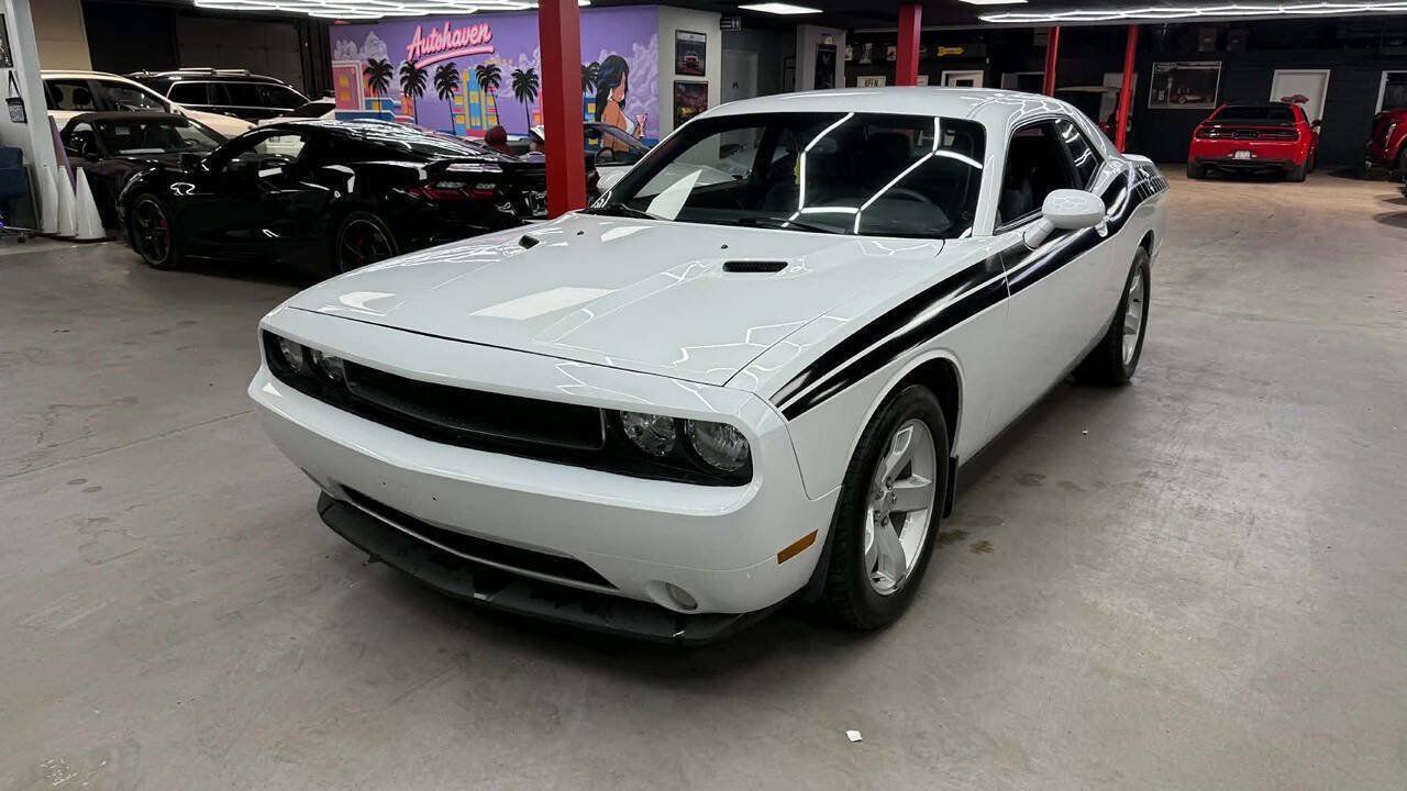 Used 2014 Dodge Challenger R/T RWD image 1