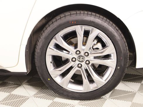 Used 2021 Toyota Sienna Platinum FWD image 21