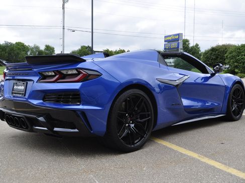 Used 2023 Chevrolet Corvette Z06 image 25