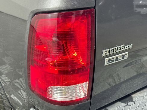 Used 2020 RAM 1500 Classic SLT image 34