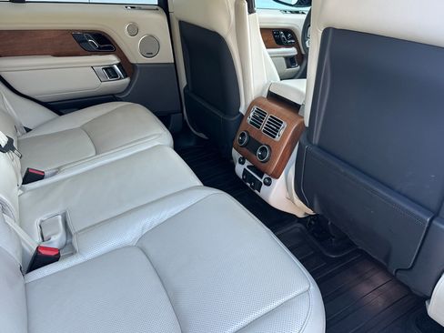Used 2019 Land Rover Range Rover HSE image 32